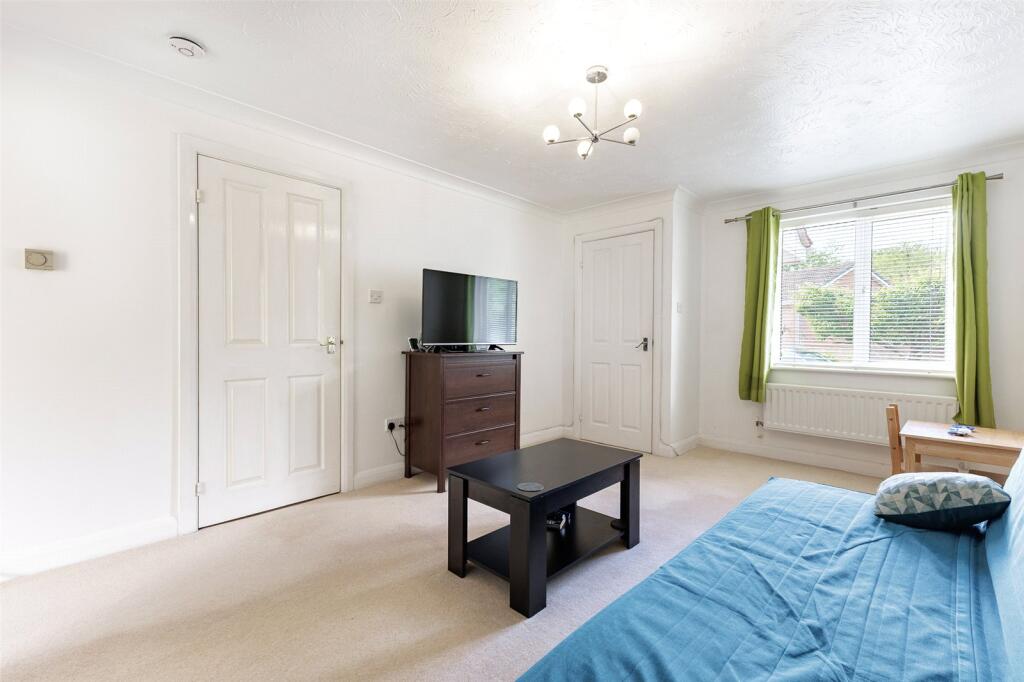 Hollington Drive, Pontprennau, Cardiff, CF23 photo 4