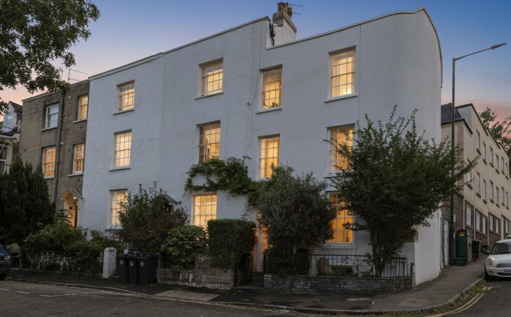 Main image of property: Cotham Vale, Redland, Bristol, BS6