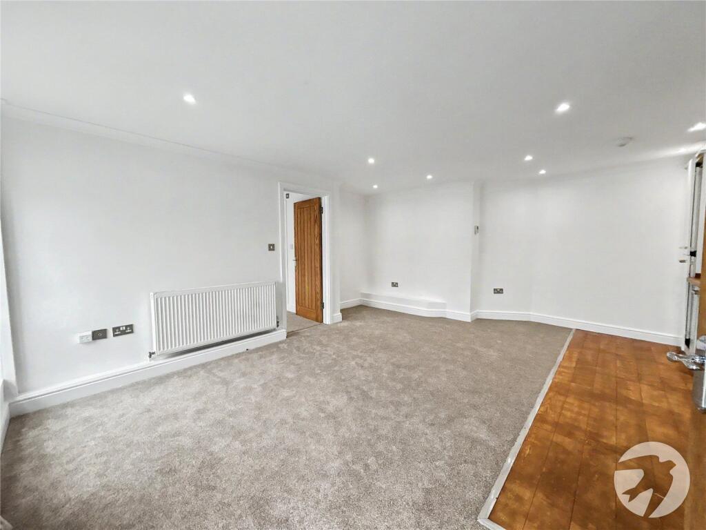 Apartment in London, Foots Cray Estate, North Cray - View 4