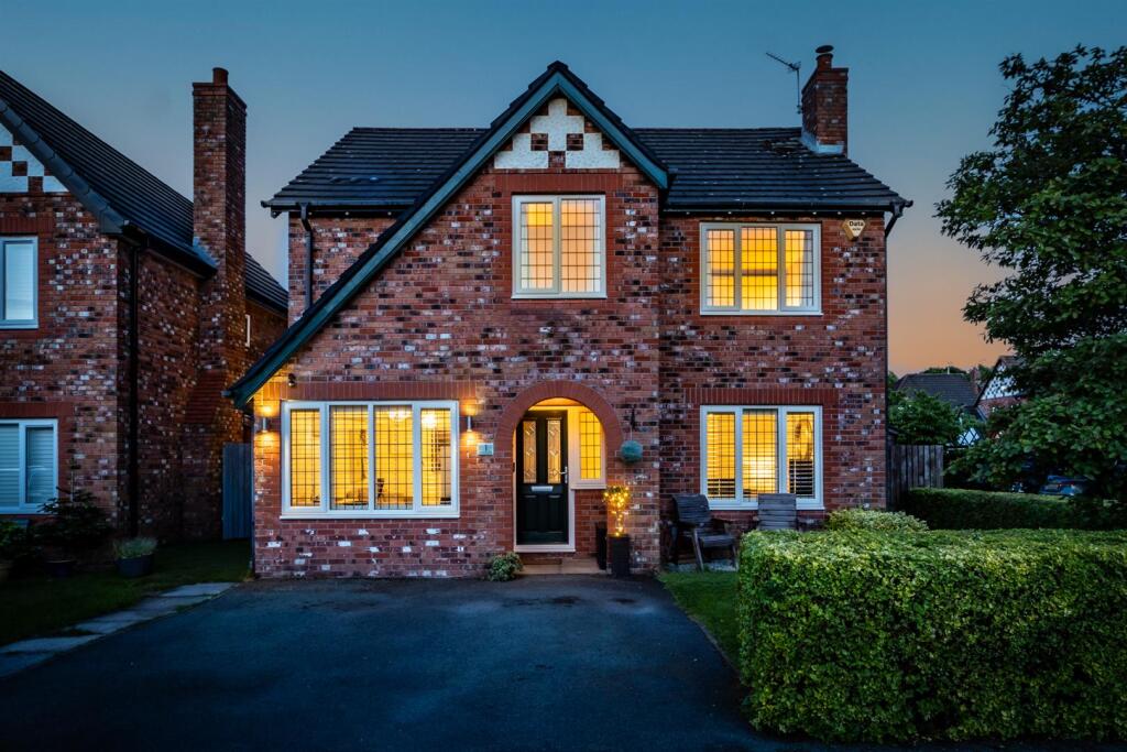 Main image of property: 1 Castlemead Walk, Kingsmead, CW9 8GP