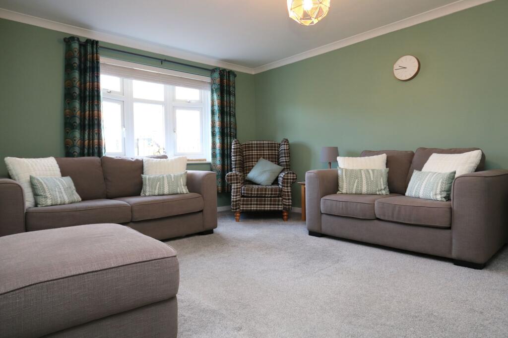 Aberaeron Close, Barry, CF62 photo 3