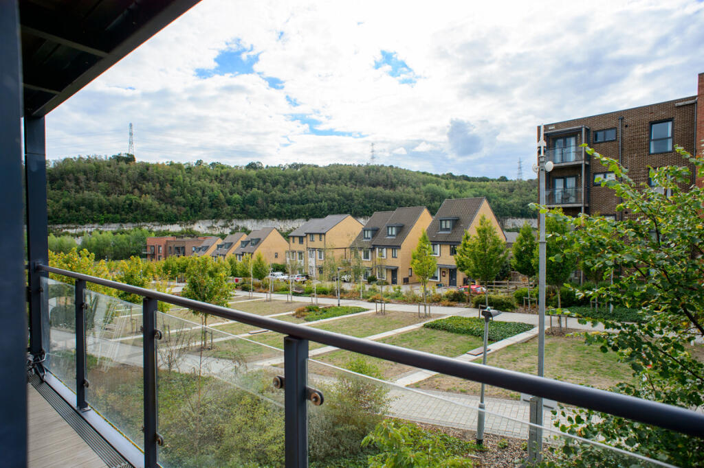 Apartment in Dartford, Castle Hill, Ebbsfleet Valley - View 5