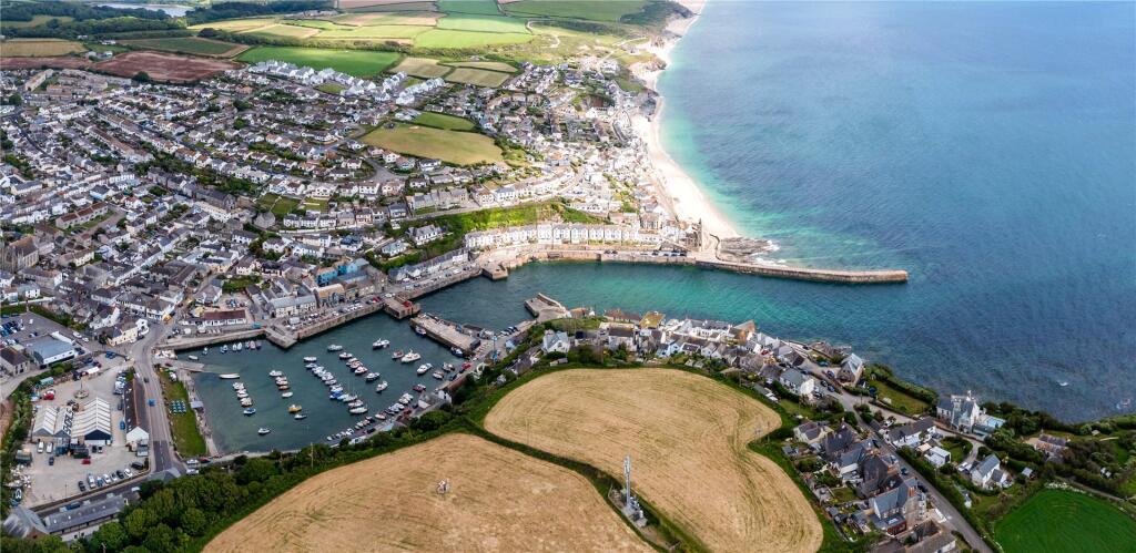 Wellington Road, Porthleven photo 2