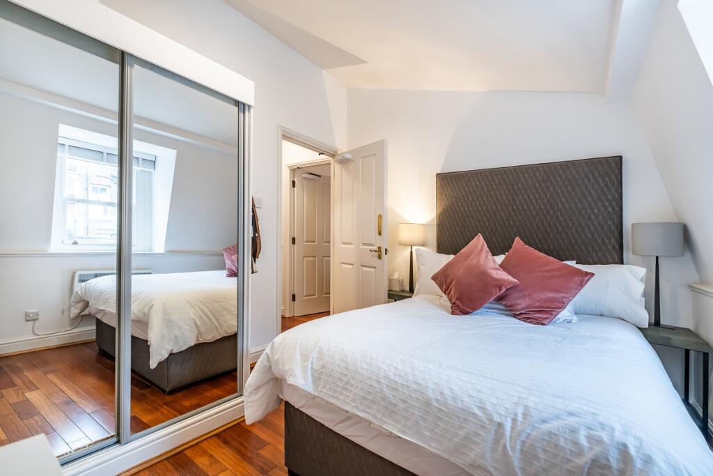 Apartment in London - View 5
