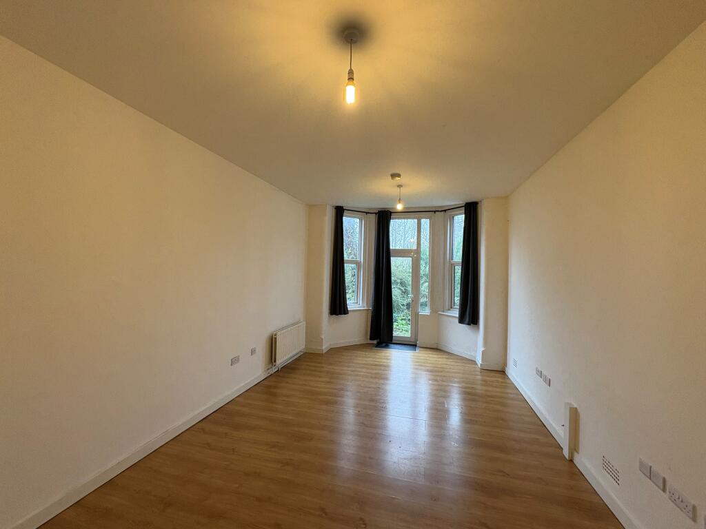 Apartment in Southampton - More