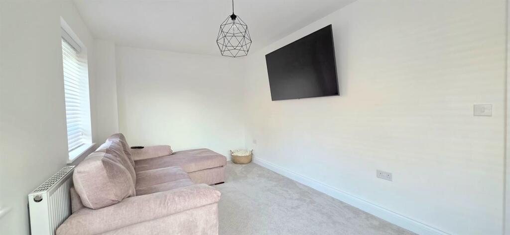 Estcourt Grove, Holme-On-Spalding-Moor, York photo 3