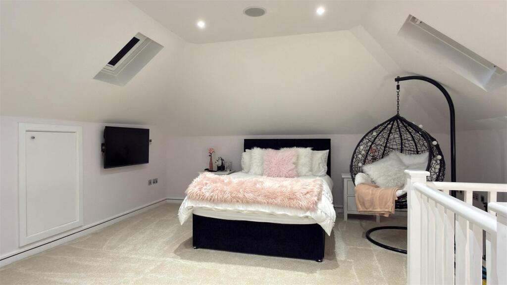 Additional image 21 of Blake Hill Crescent, Lilliput
