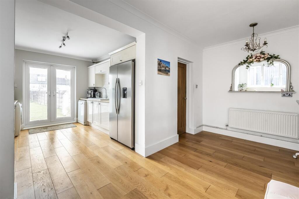 Gander Green Lane, Cheam, photo 3