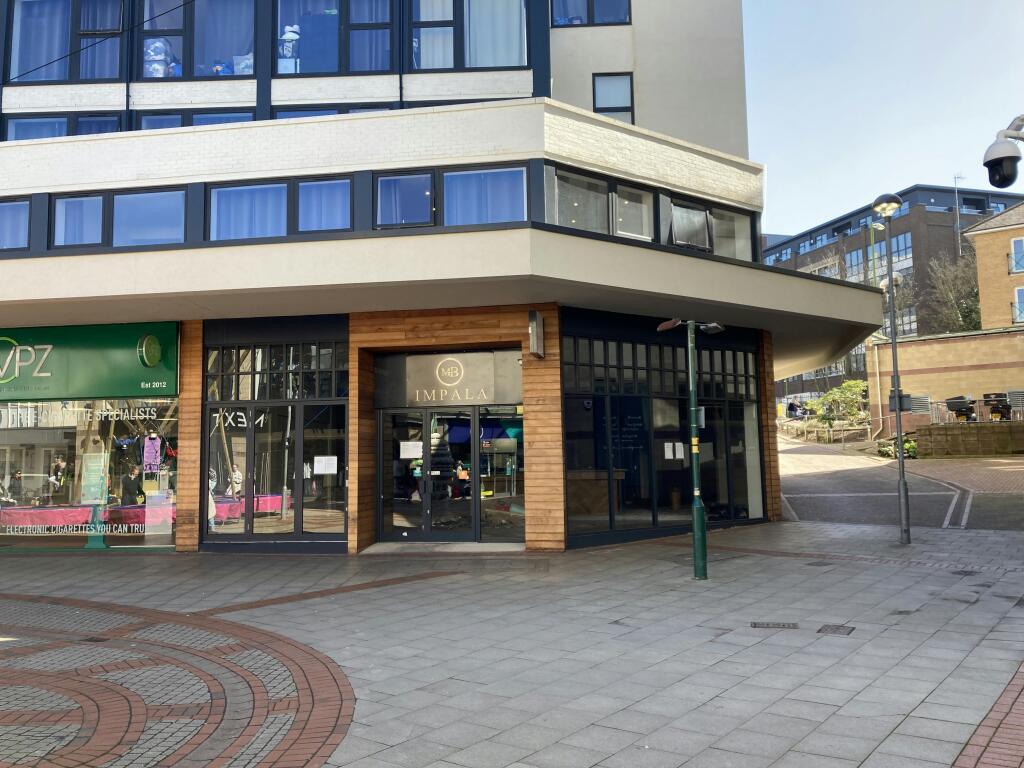 Main image of property: 245 Marlowes, Hemel Hempstead, HP1 1BL