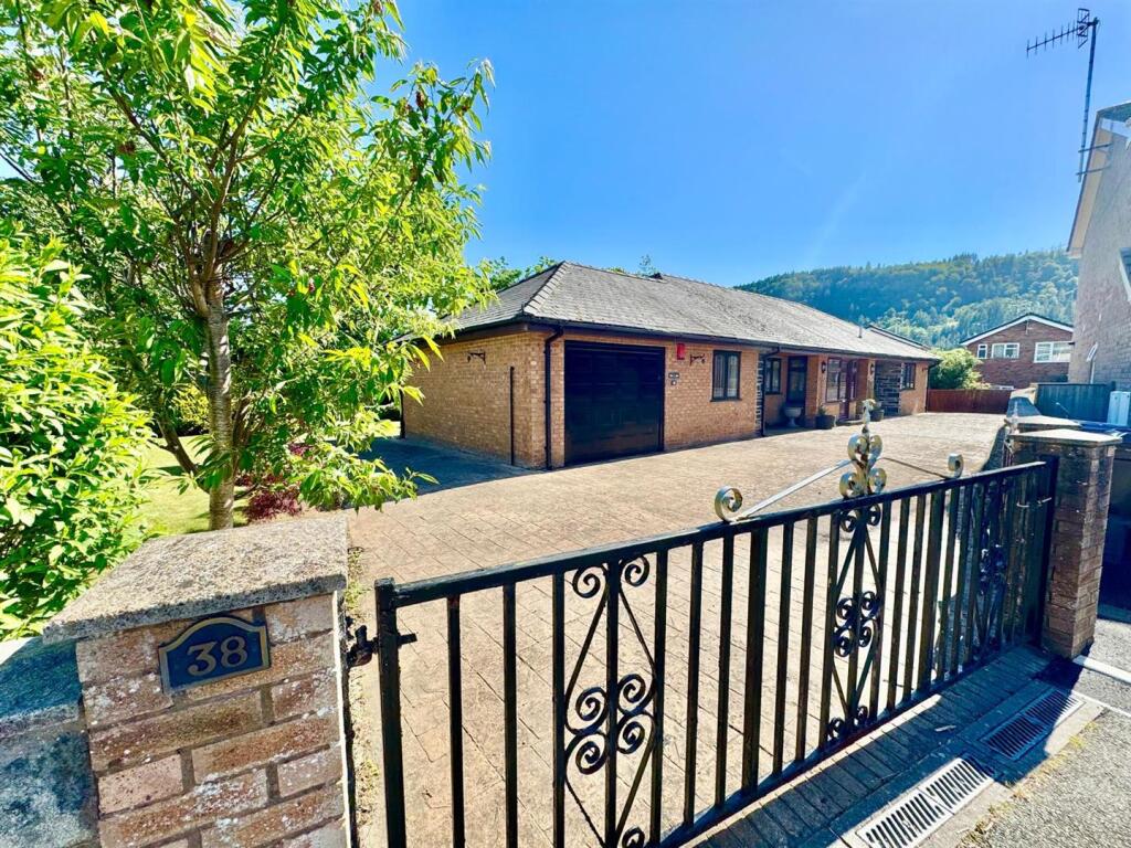 Main image of property: Maes Melwr, Llanrwst