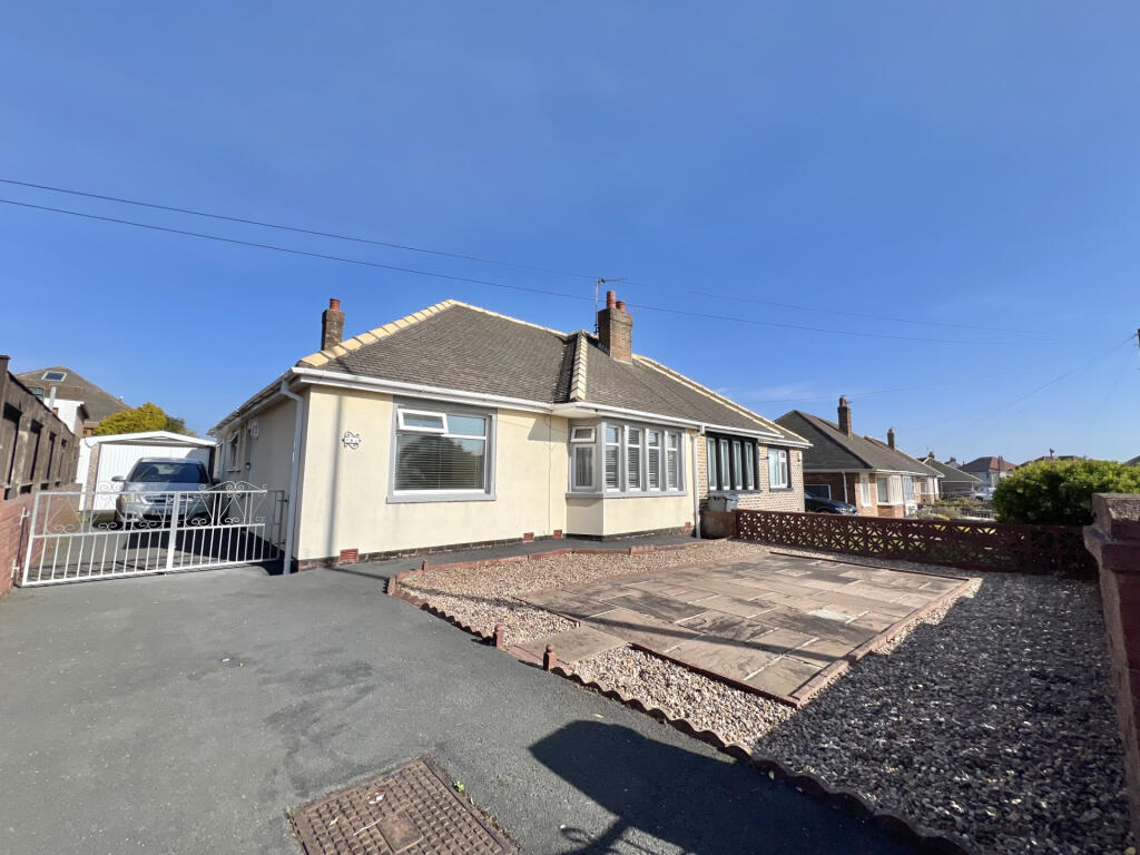 2-bed bungalow on Norbreck Road,  Norbreck, FY5, £190,000
