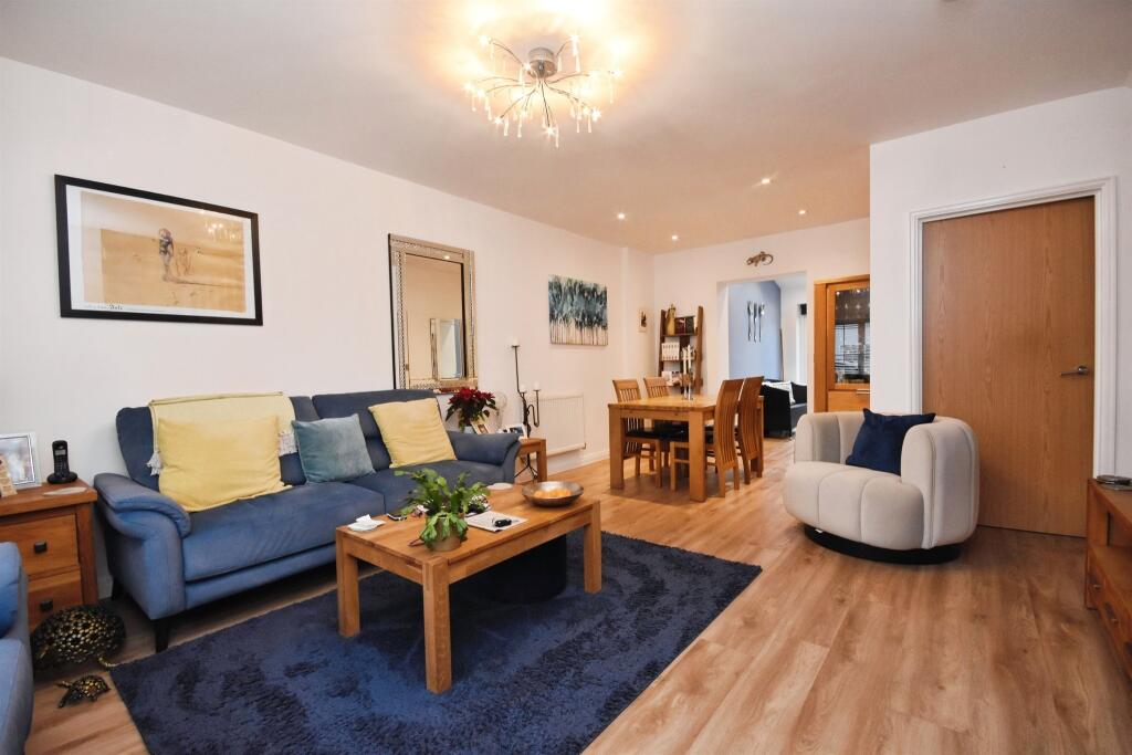9 Hopwood View photo 2