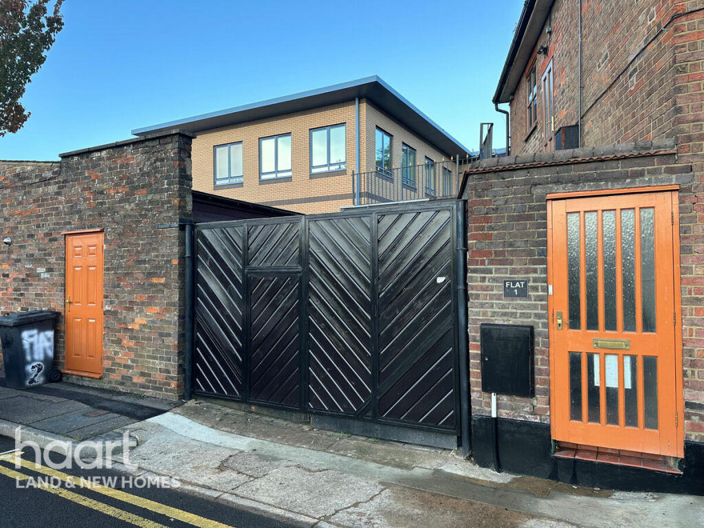 Main image of property: Hitchin Road, Luton LU2 0