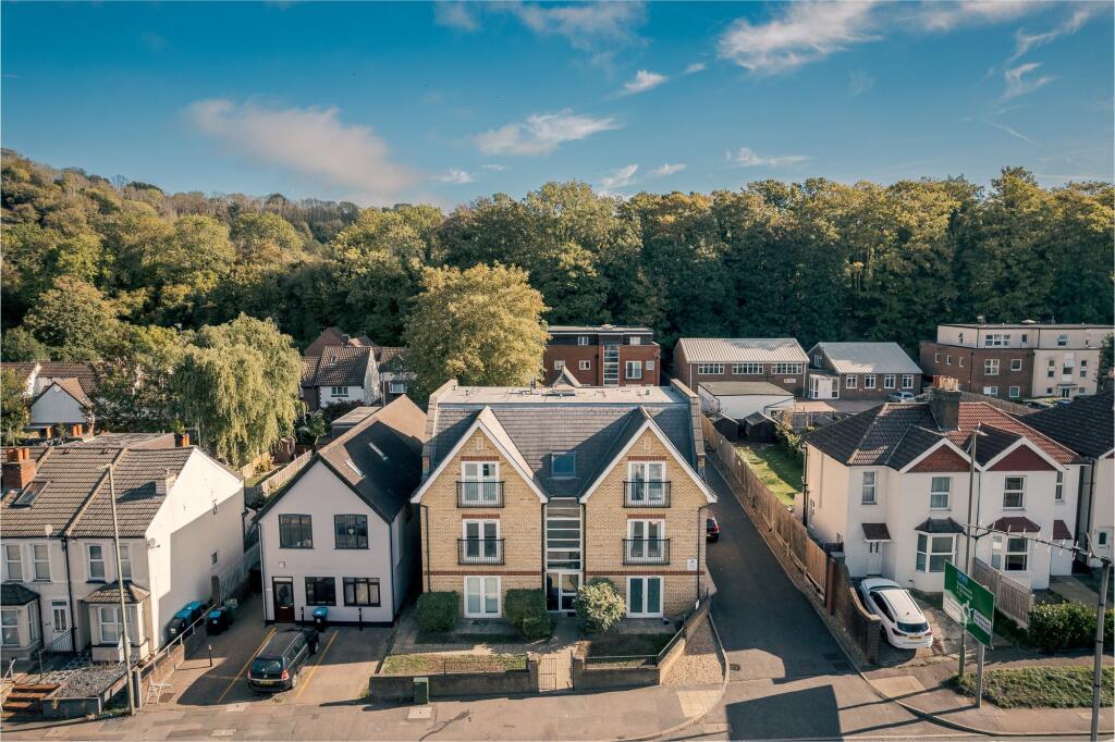 Apartment in Tandridge, Whyteleafe