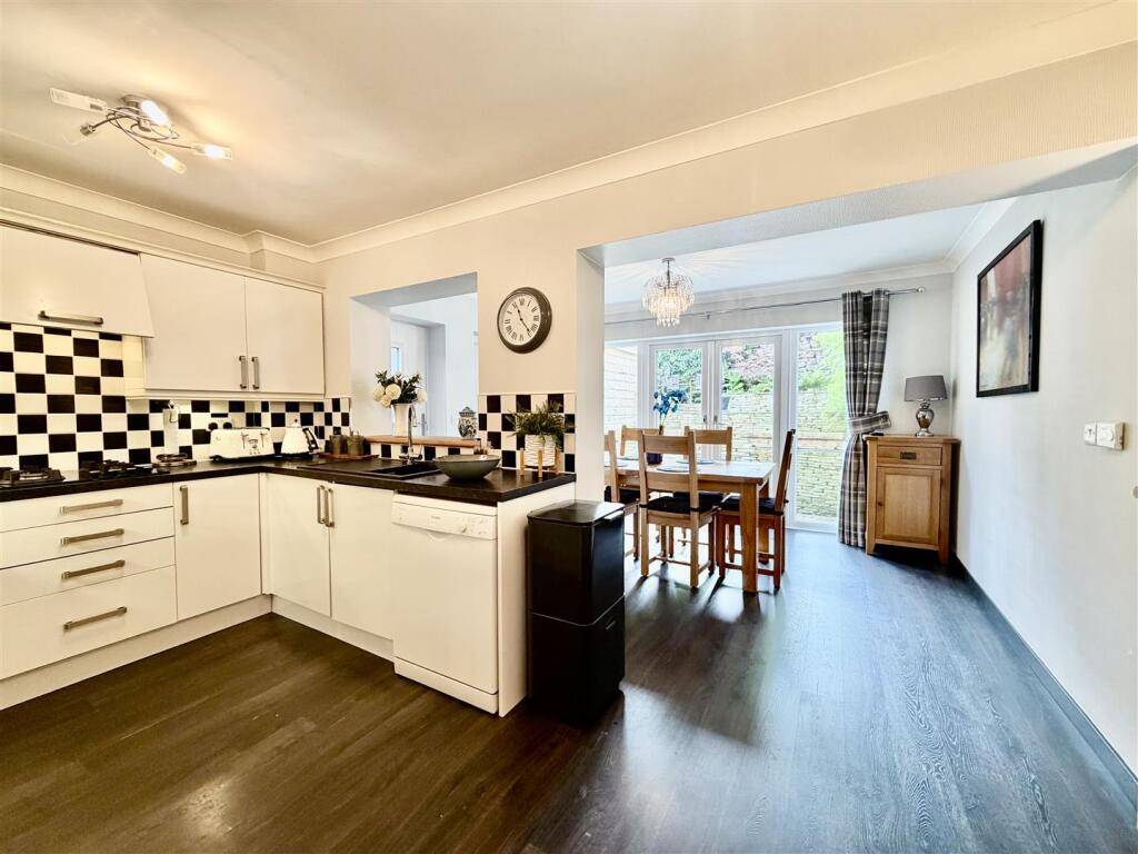 Ingdale Drive, Wooldale, Holmfirth, HD9 1AT photo 4