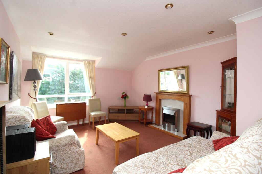 Pebble Court, Goodrington, Paignton photo 2