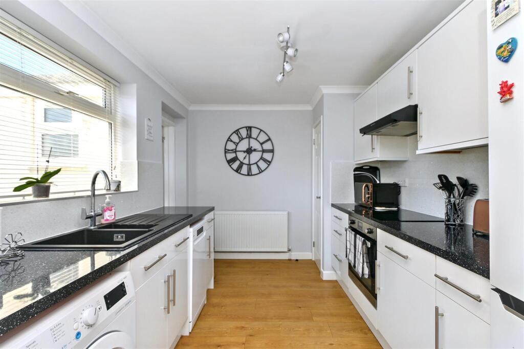Vernon Close, Eastbourne - View 5