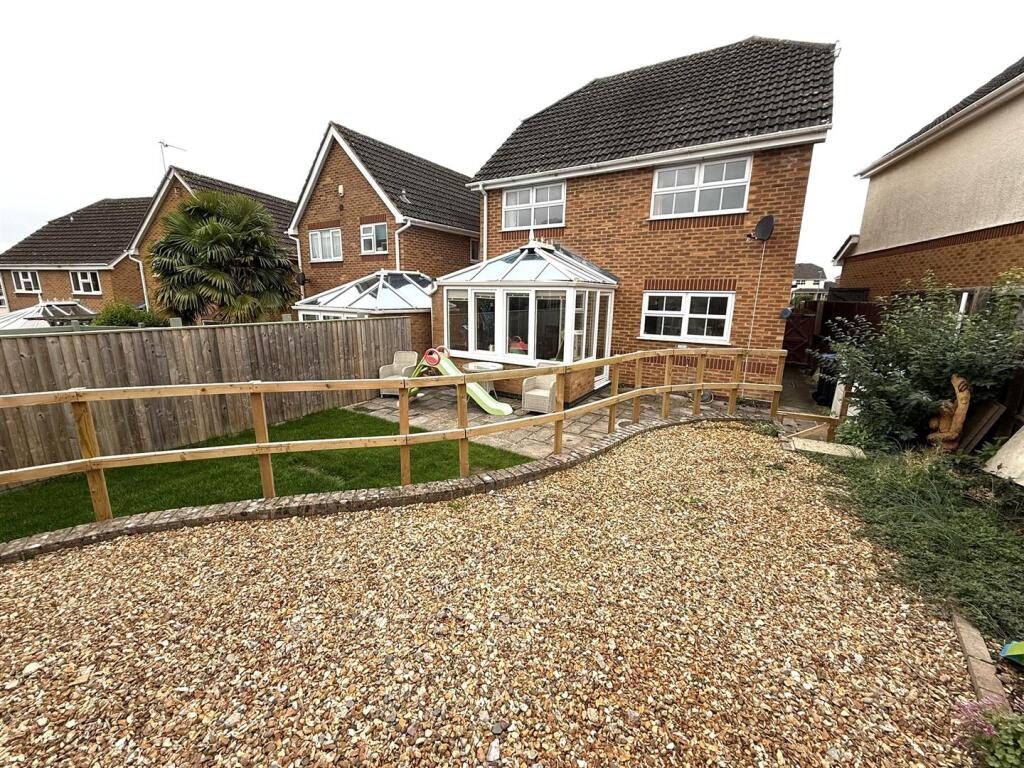 Wicks Drive, Chippenham photo 3