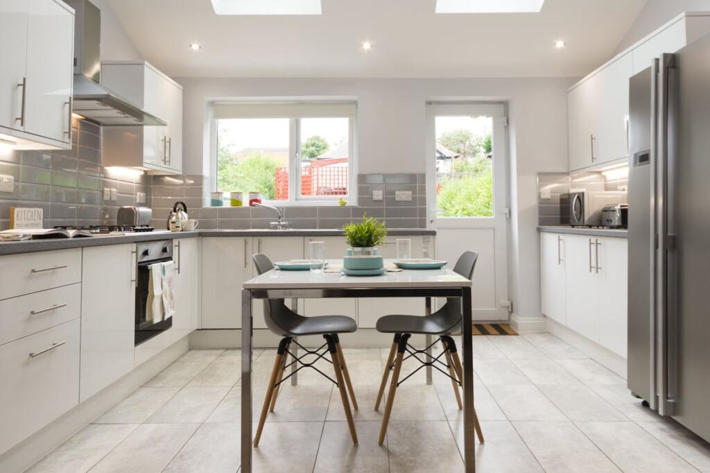 Lower Road, Beeston, NG9
