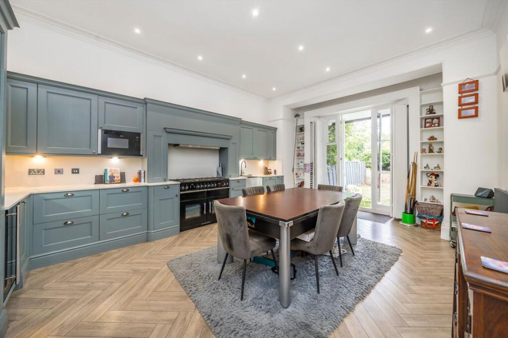 House in London, Lee Terrace Estate, Blackheath - View 4