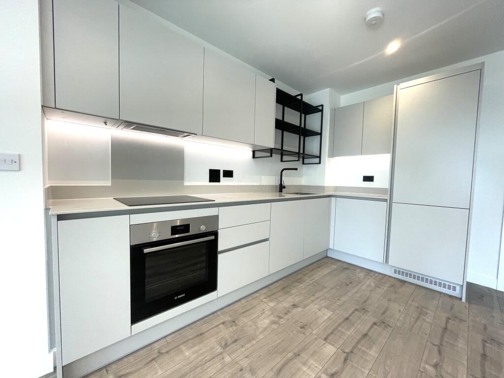 Apartment in Watford - View 5