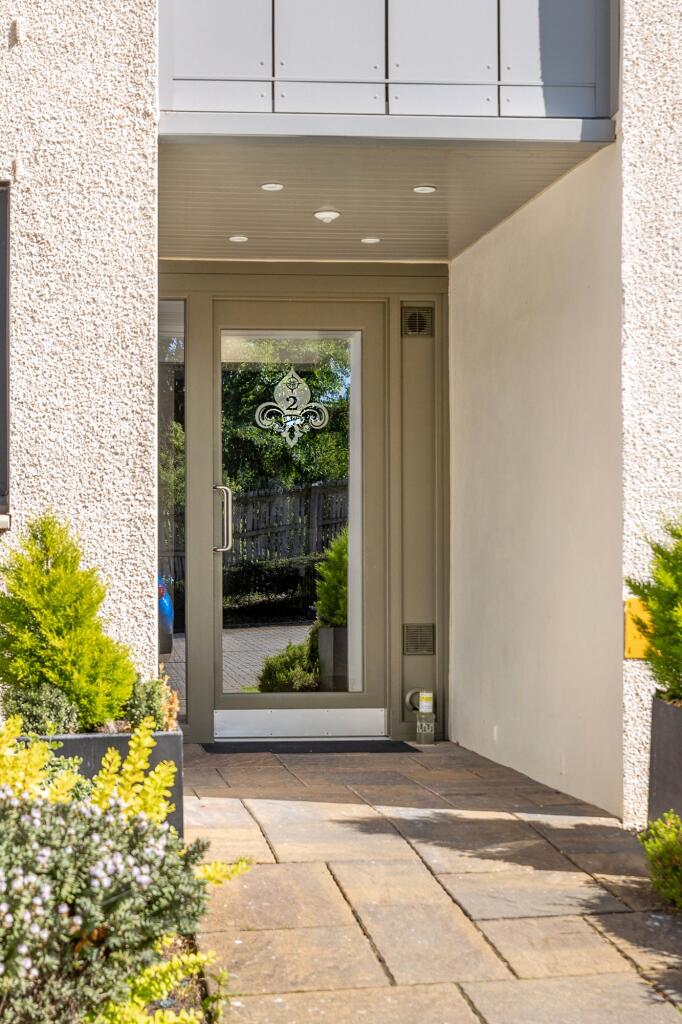 2, Knights Grove, Newton Mearns, Glasgow, East Renfrewshire photo 4