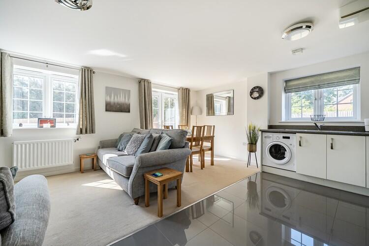 Apartment in Wokingham - View 4