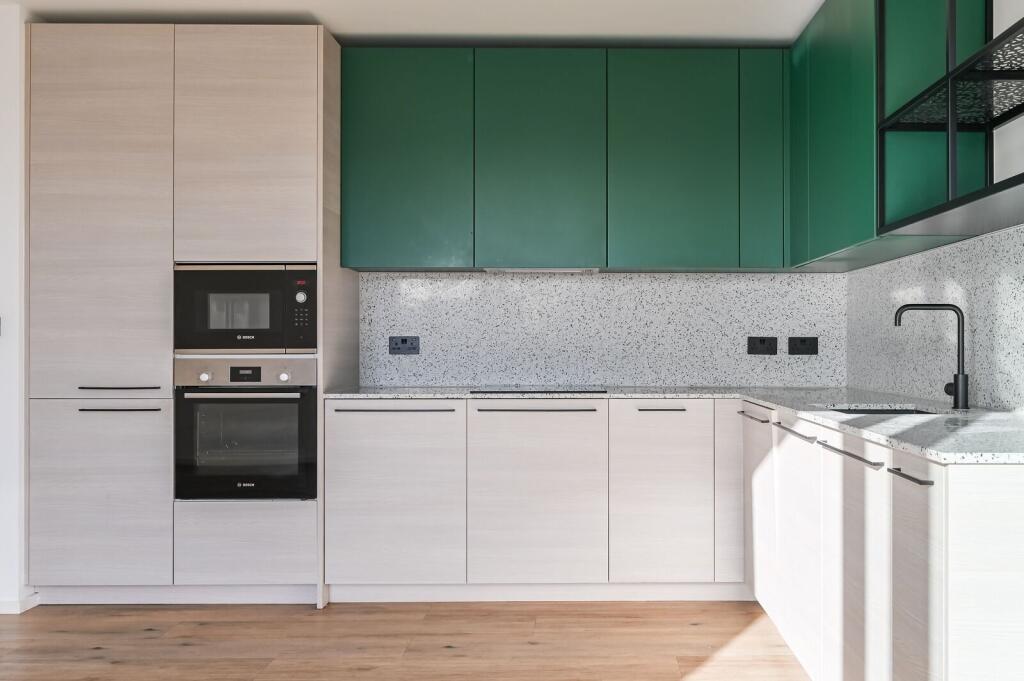 Heron Wharf, Poplar, London, E14 - View 2