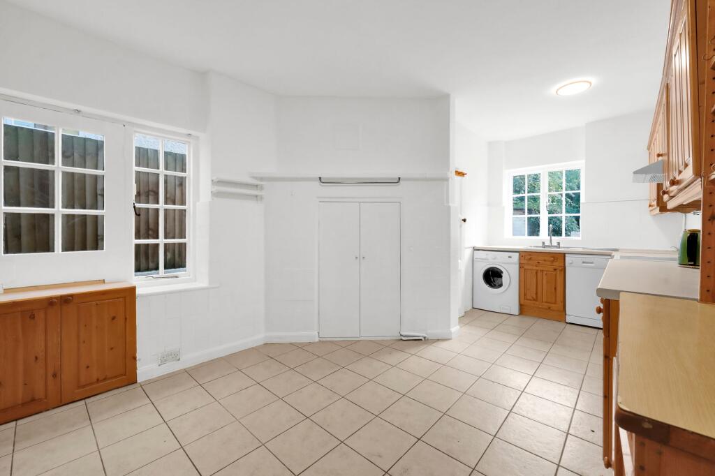 House in London, Childs Hill, Golders Green - More