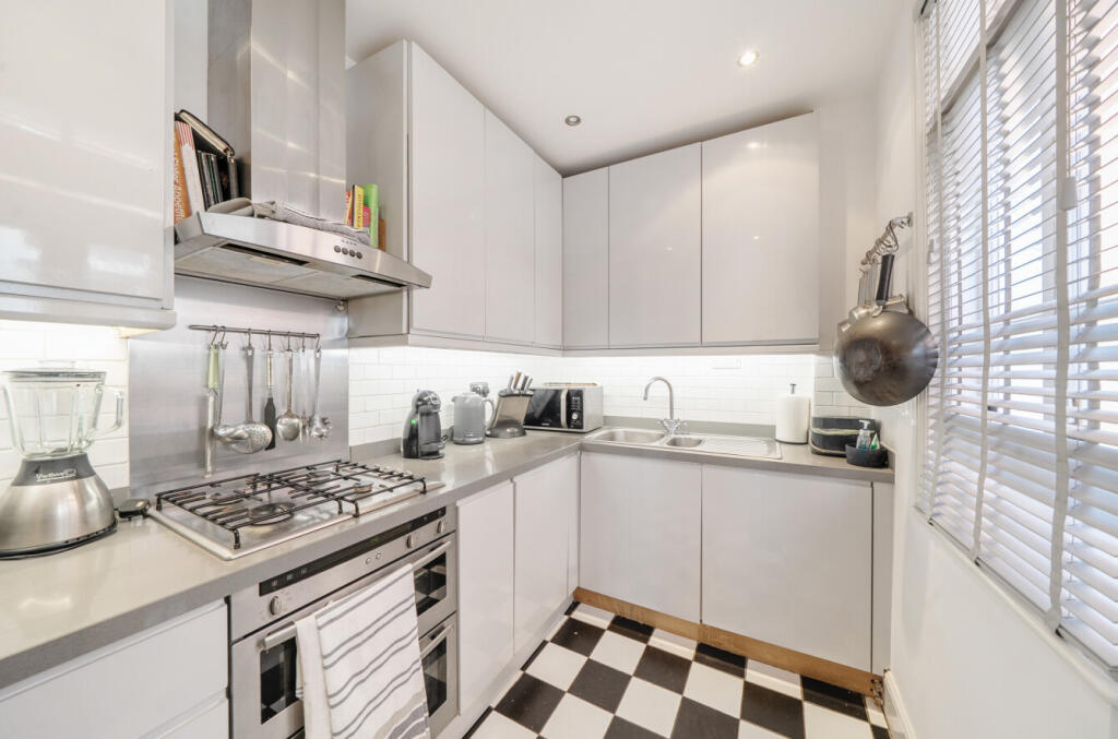 Apartment in London - View 5