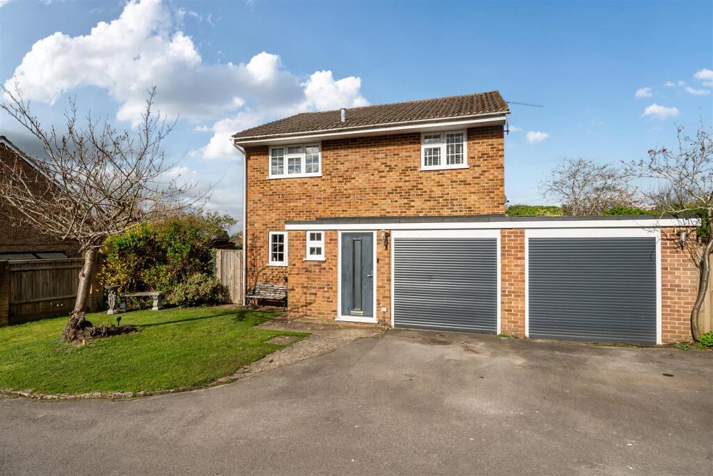 Main image of property: Kipling Close, Yateley