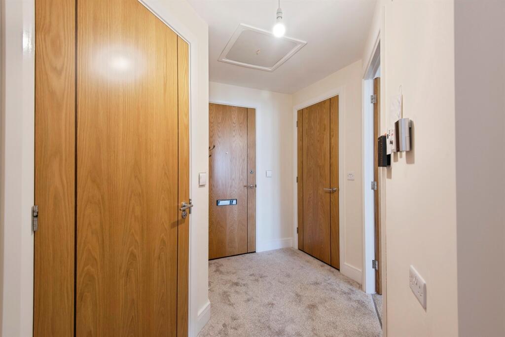 Goodes Court, Royston photo 2
