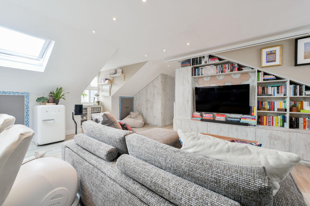 Apartment in Twickenham - View 2