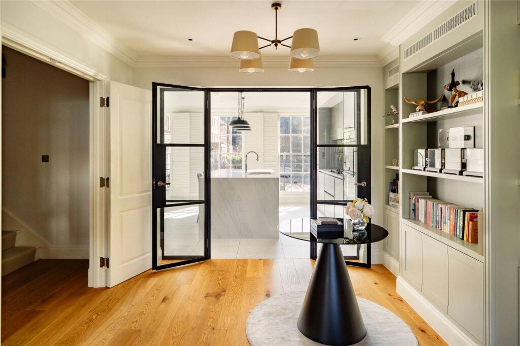 House in London, Somerset Square, Kensington - View 2