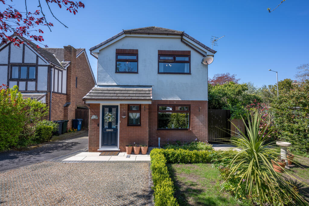 4-bed detached on Hall Brow Close, Ormskirk, L39, £380,000