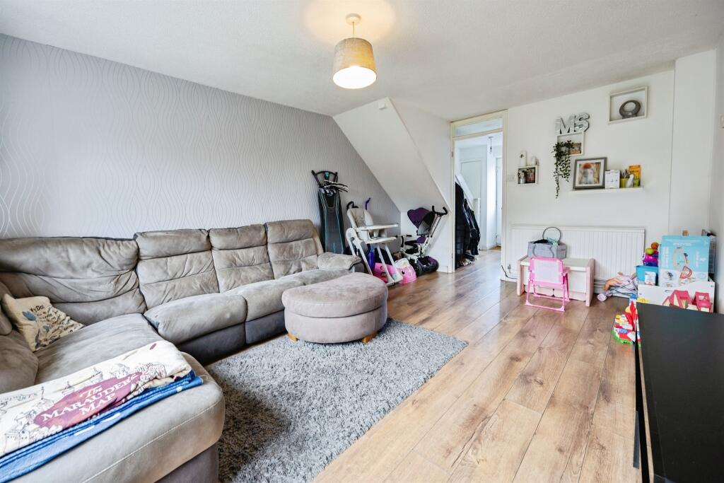 Falcon Way, Ashford photo 2