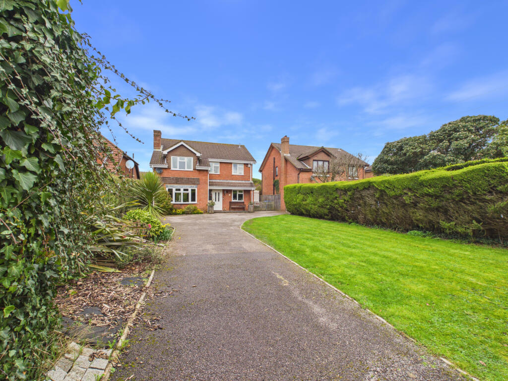 Main image of property: Warsash Road, Warsash, SO31 9JE