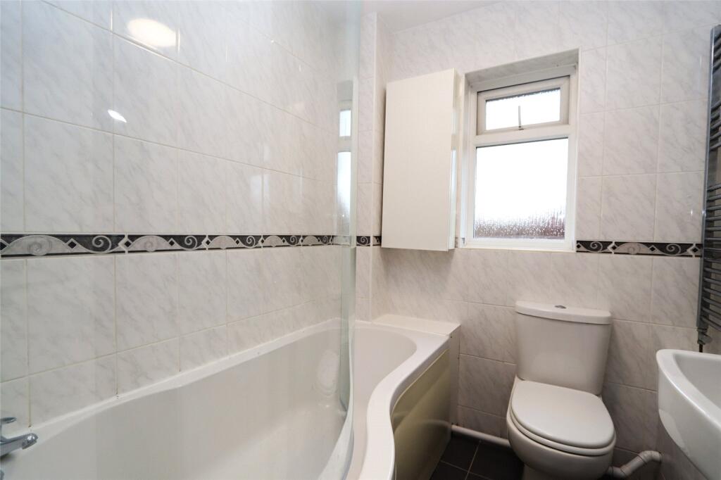 House in Milton Keynes, Walnut Tree, Walton - More