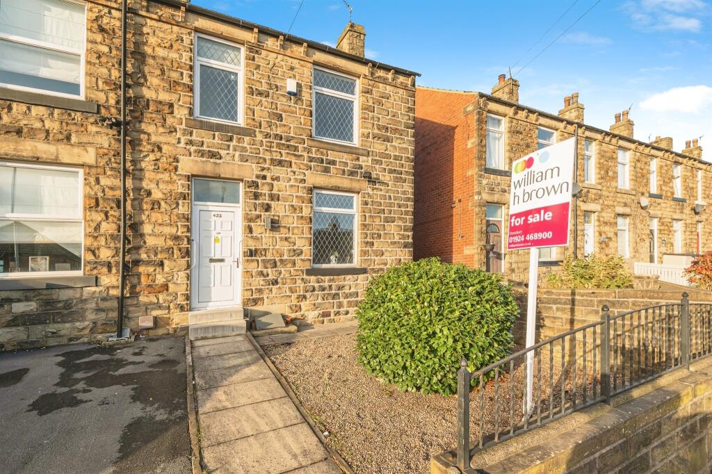 3-bed terraced on Leeds Road, Dewsbury, £140,000
