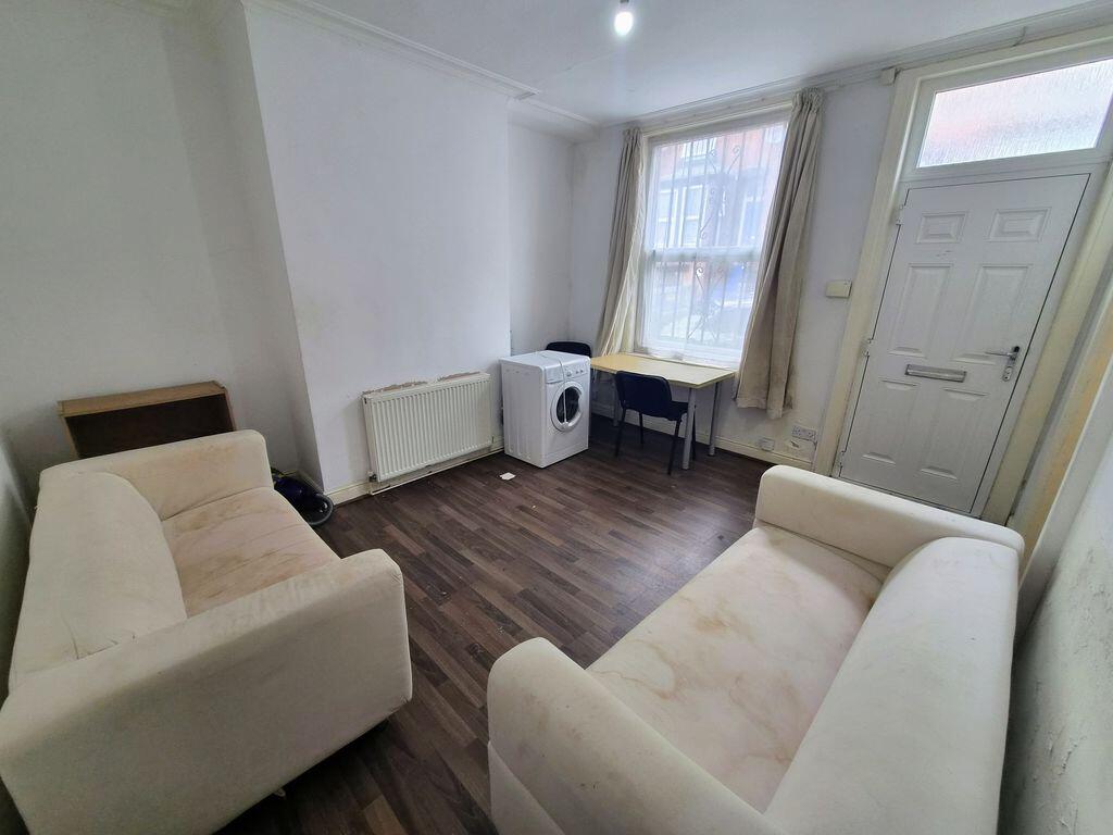 House in Leeds - View 2