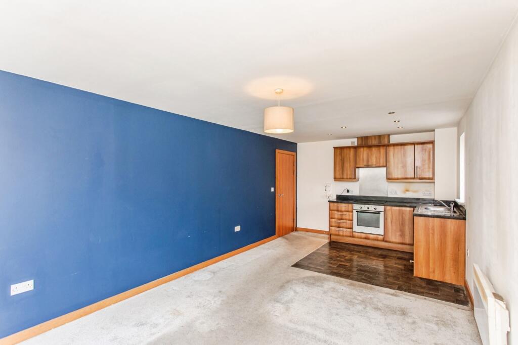Apartment in Southend-on-Sea - View 5