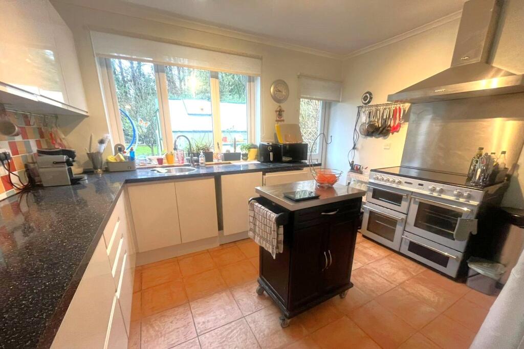 Hazelwood Close, Basingstoke, Hampshire, RG23 photo 3