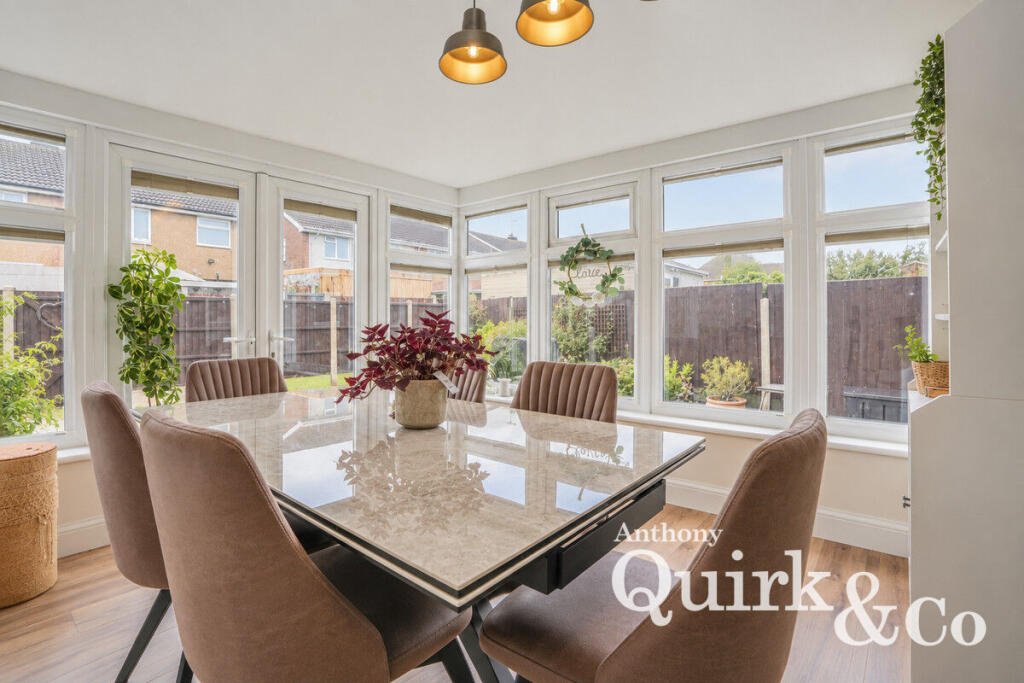 House in Southend-on-Sea - More