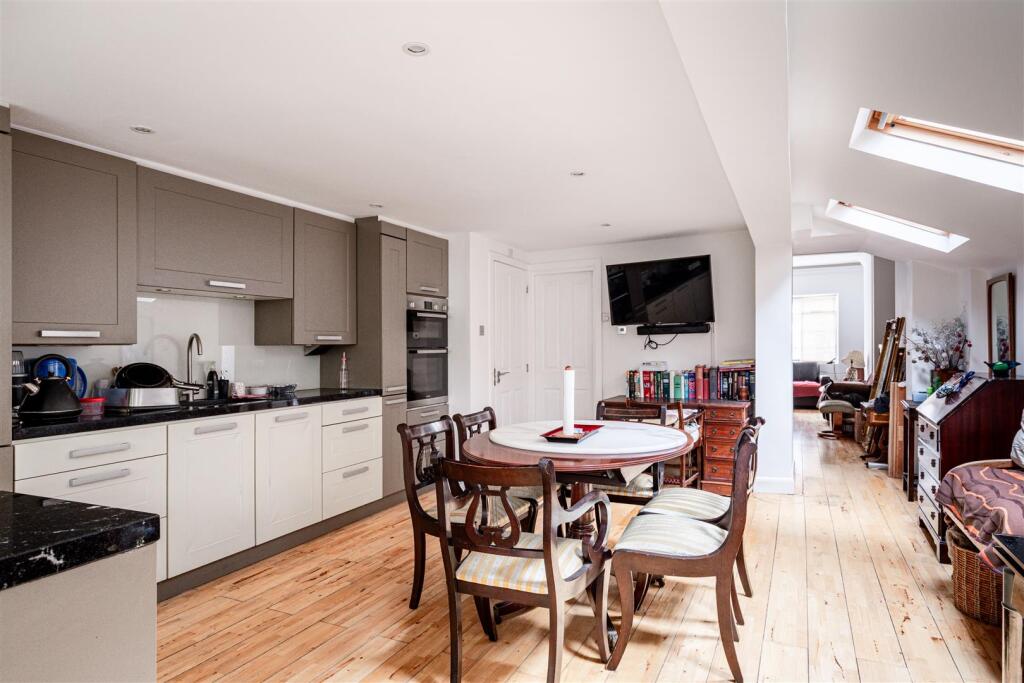 House in London - View 3