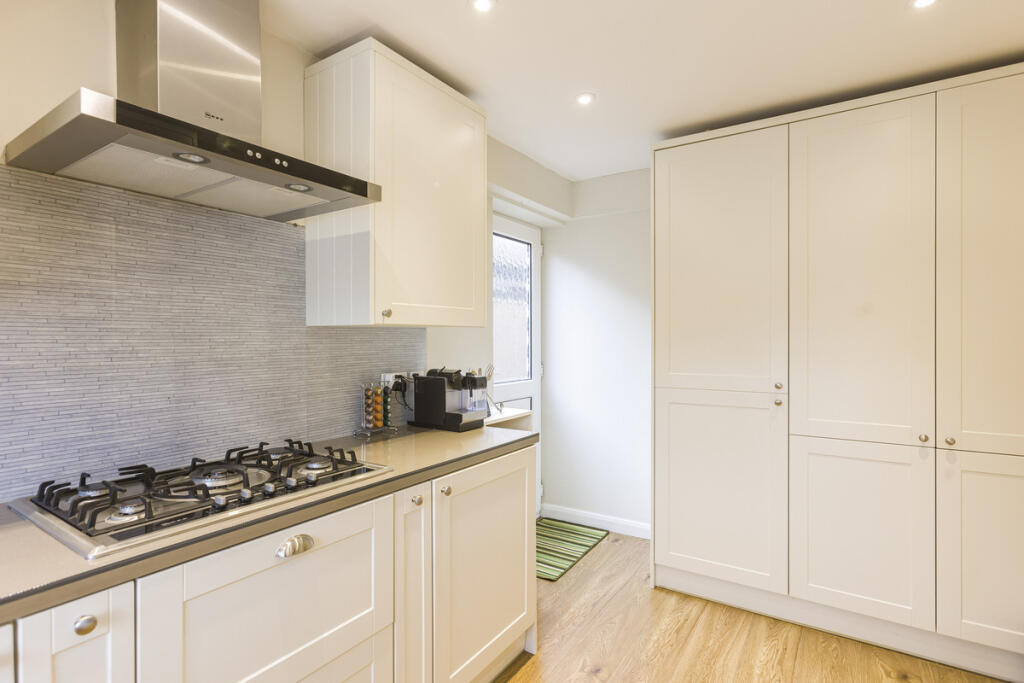 House in Oxford, Dean Court, Cumnor - More