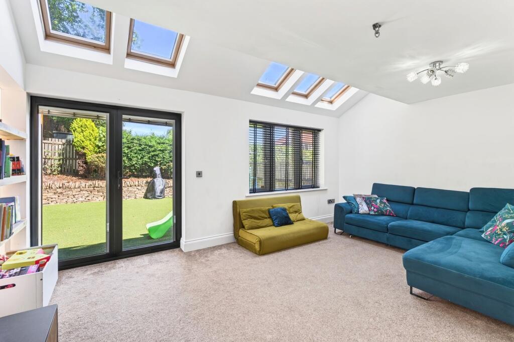 House in Huddersfield - View 3
