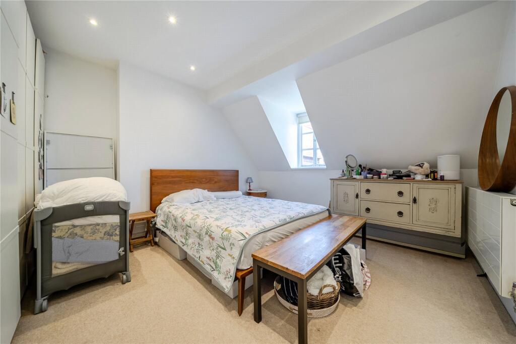 Apartment in London - More
