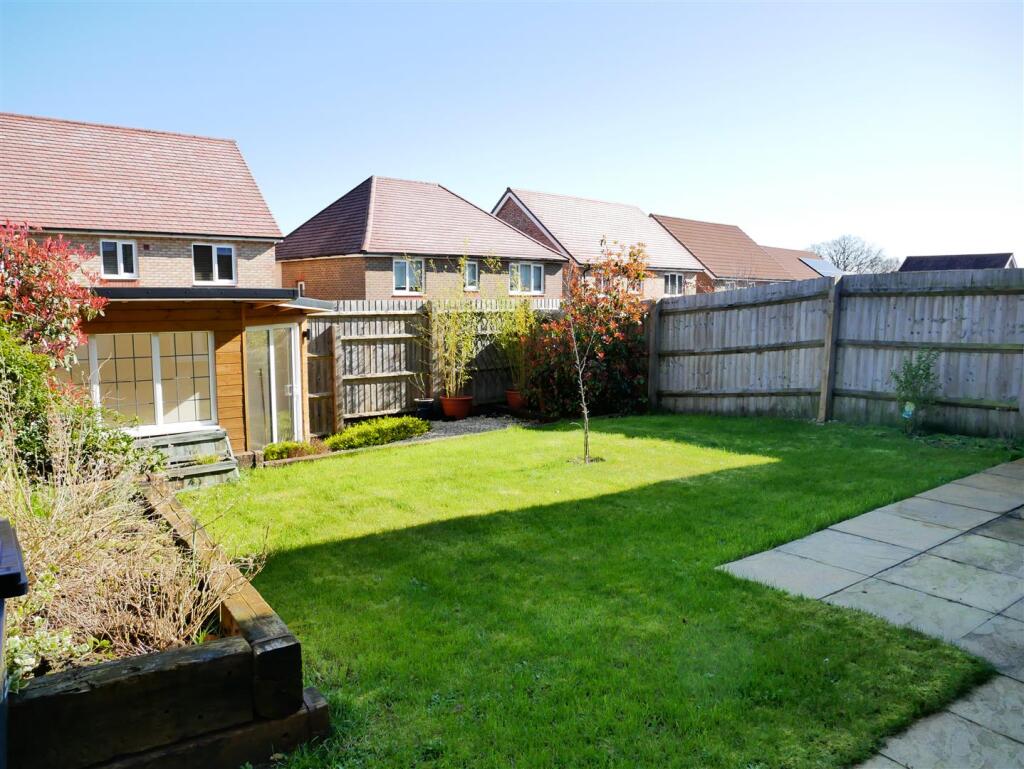 Capstone Drive, Calne photo 4