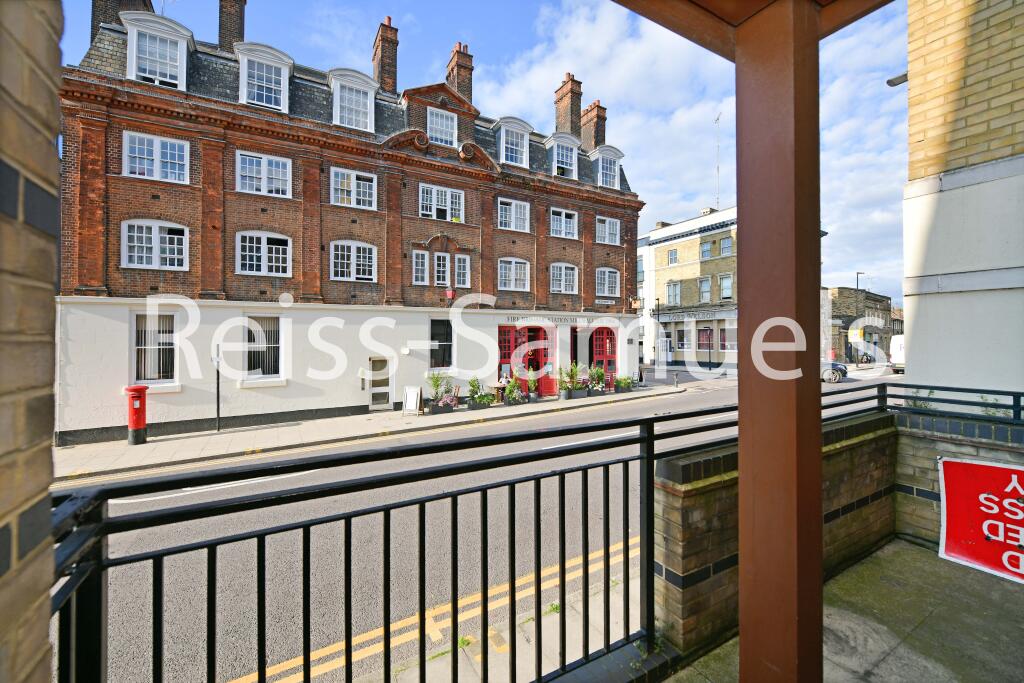 6 bedroom town house for rent