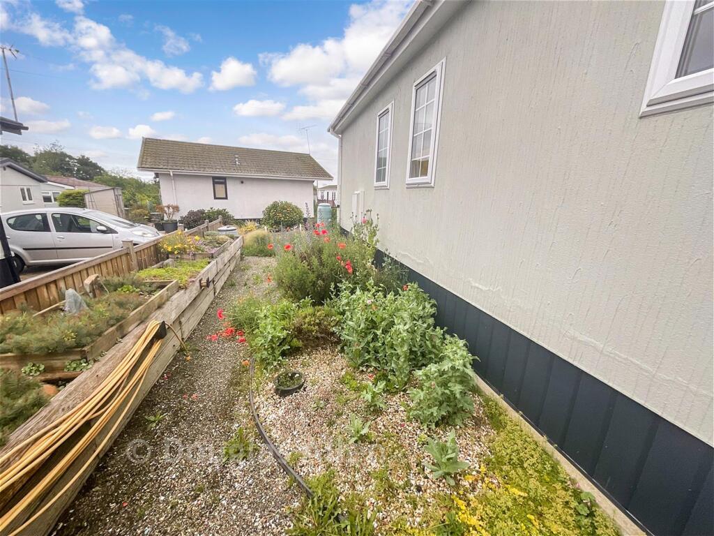 Lower Dunton Road, Brentwood, Essex photo 5